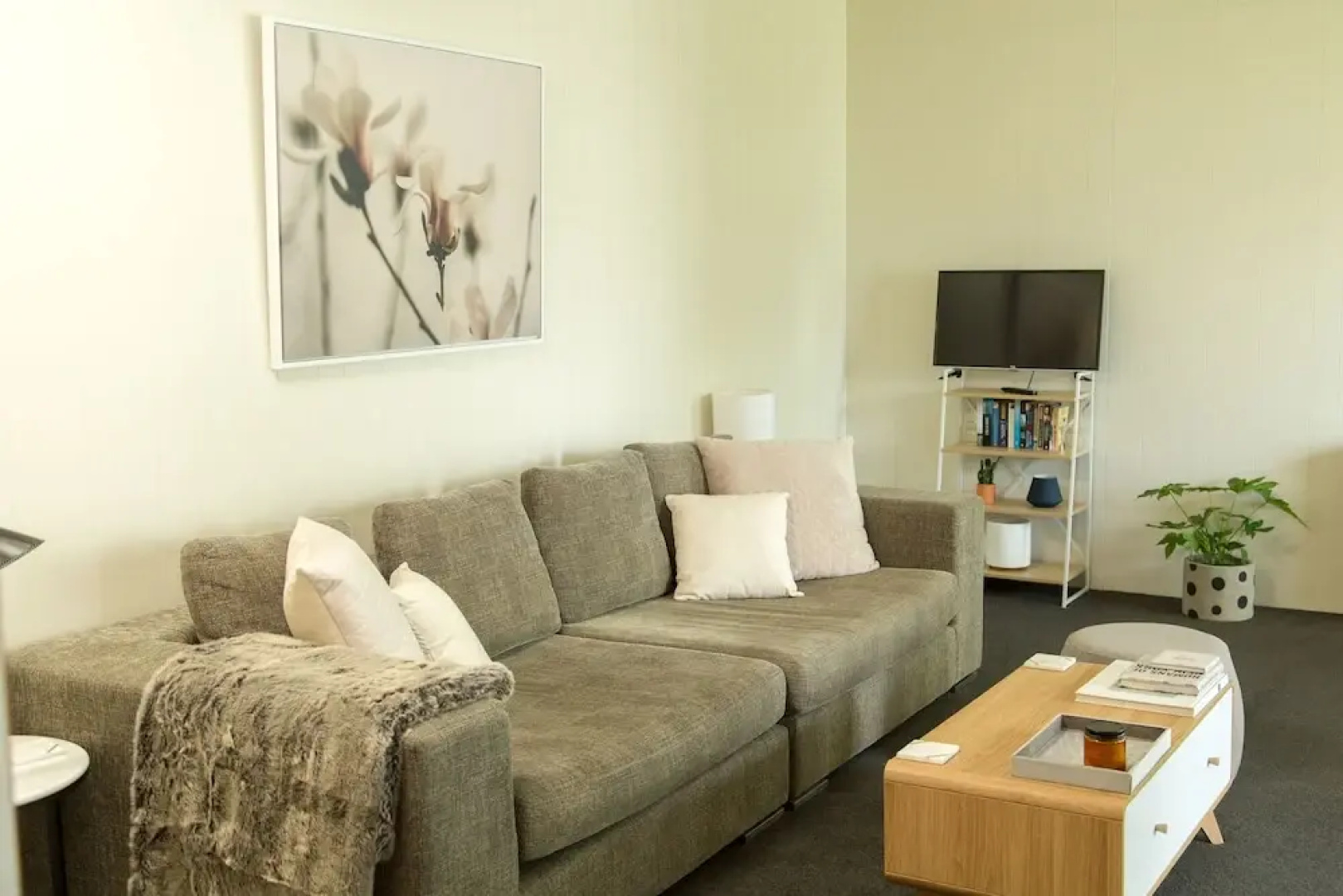 Two Bedroom Gem, Short Drive to MONA