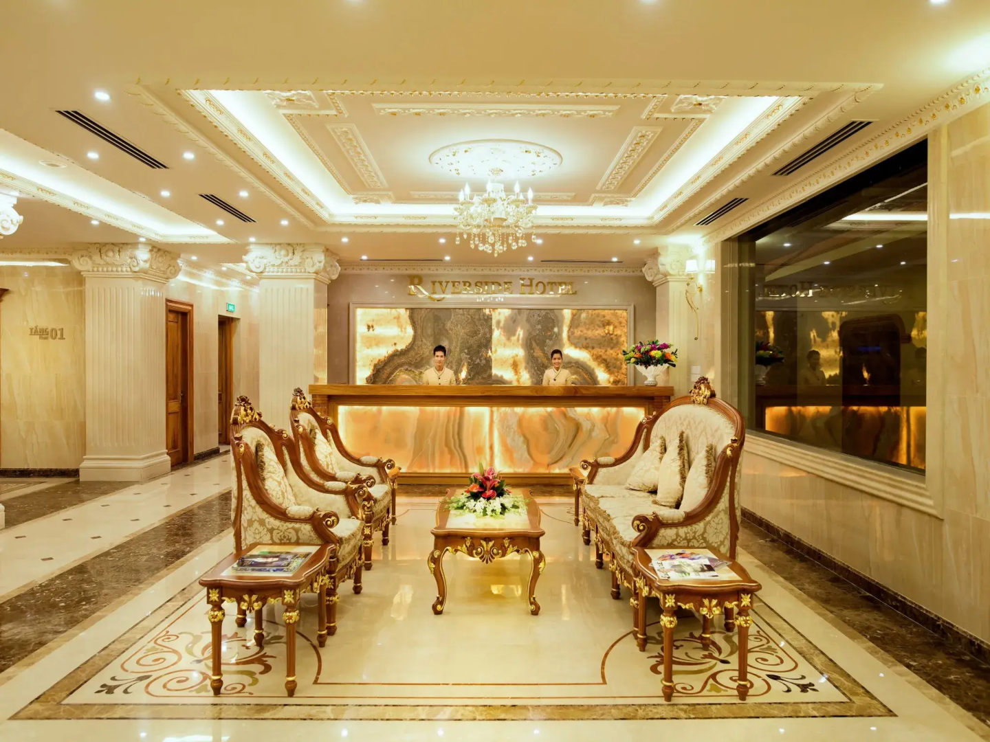 Riverside Hotel