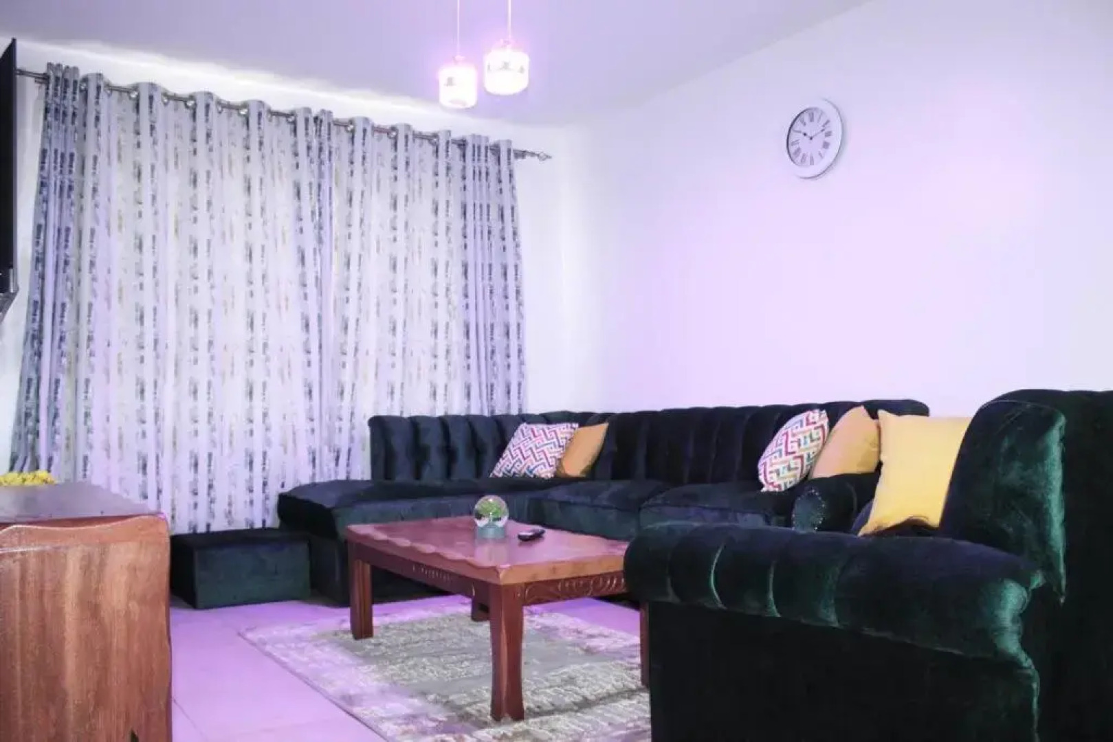 Lovely Emerald Green 3-Bedroom Apartment