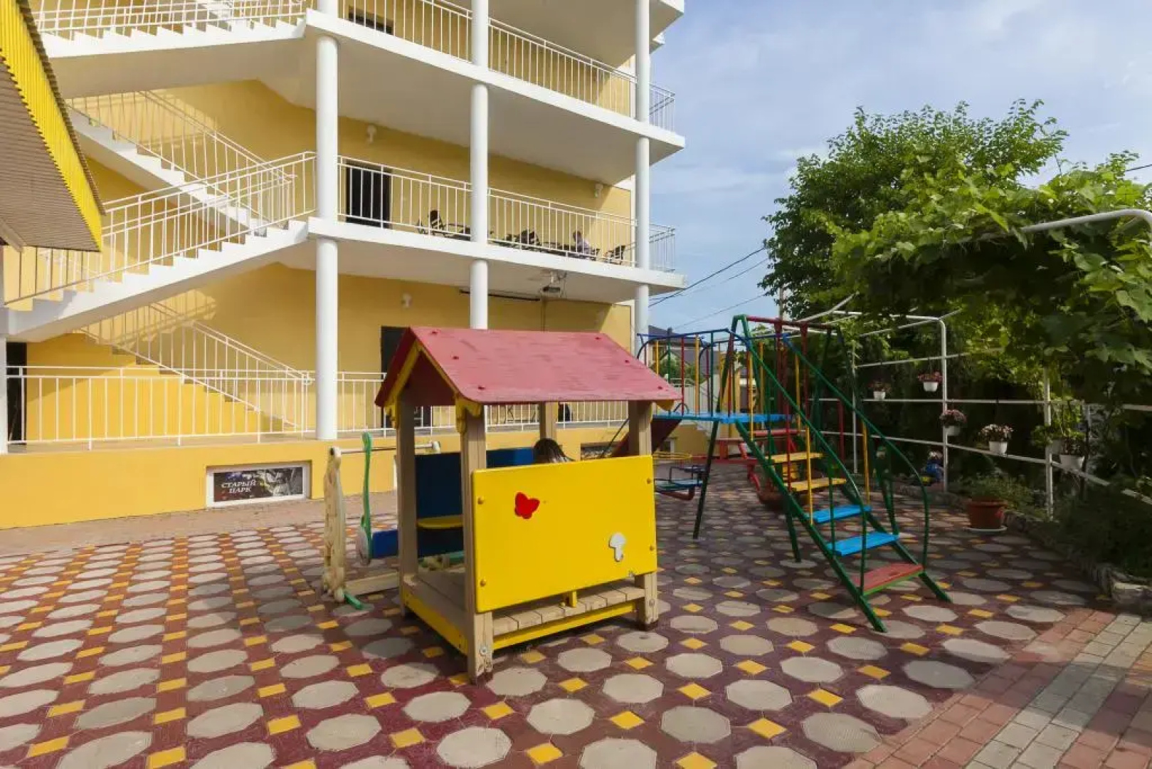 Guest House Naira