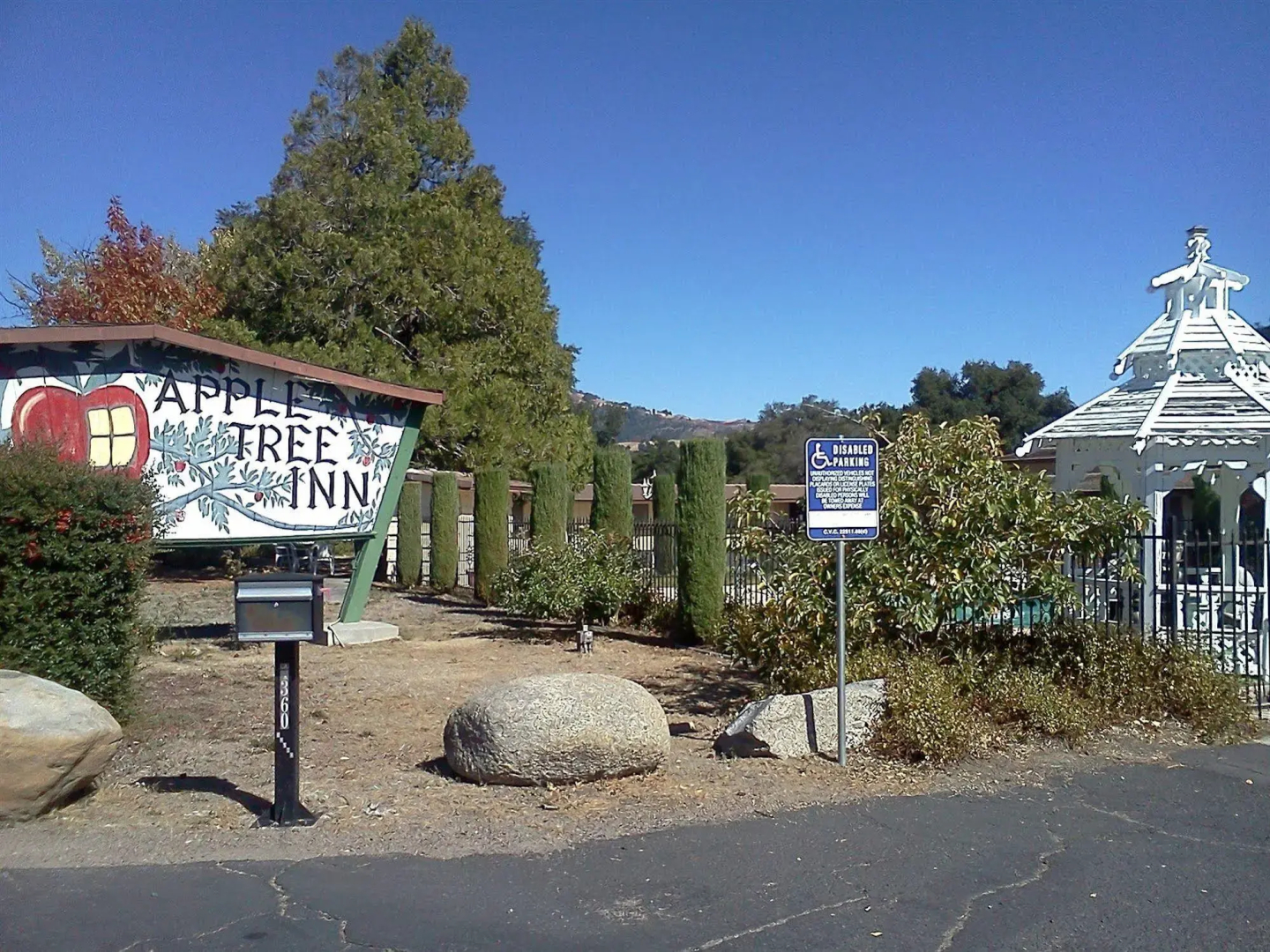 Apple Tree Inn