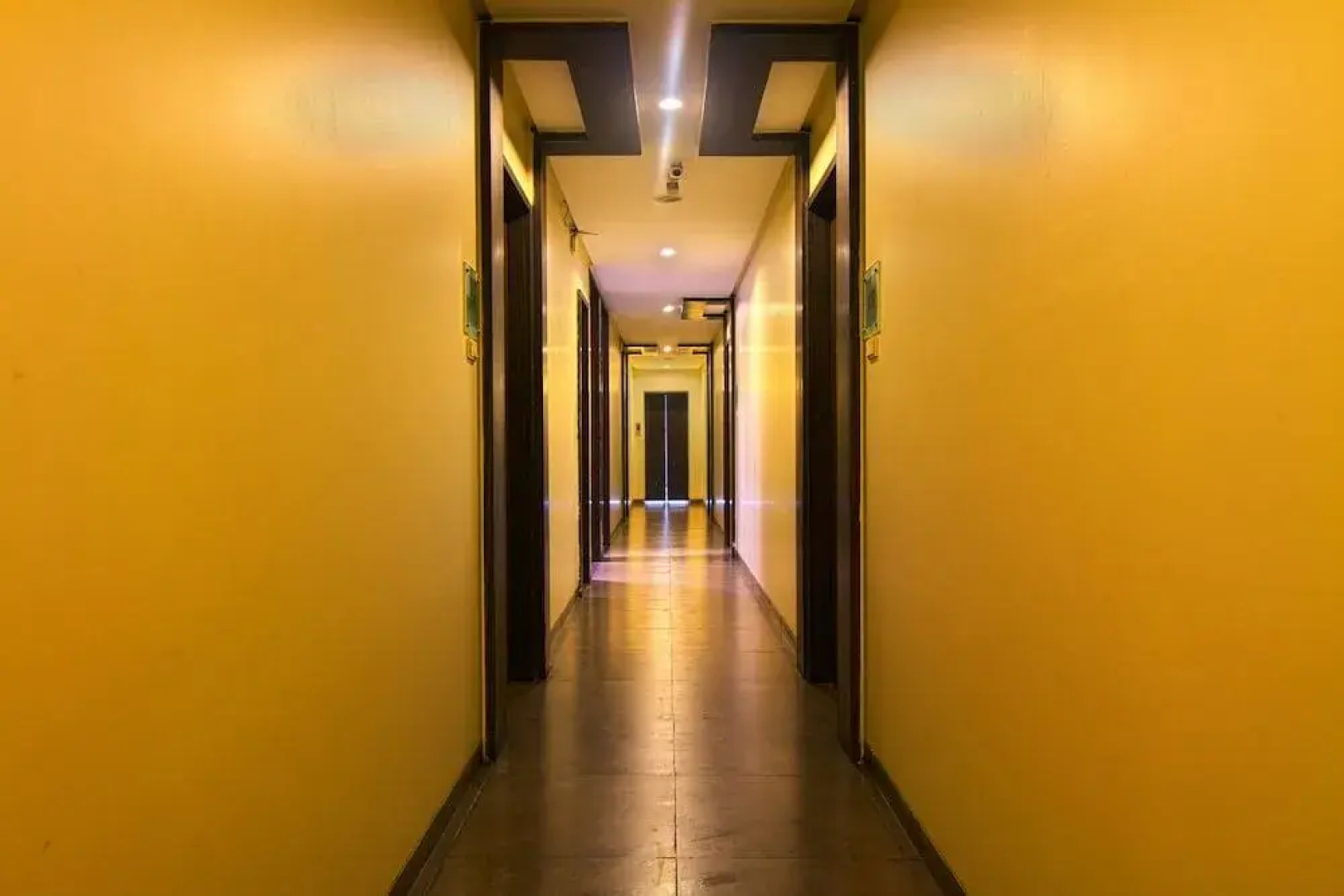 FabHotel Lakme Executive FC Road