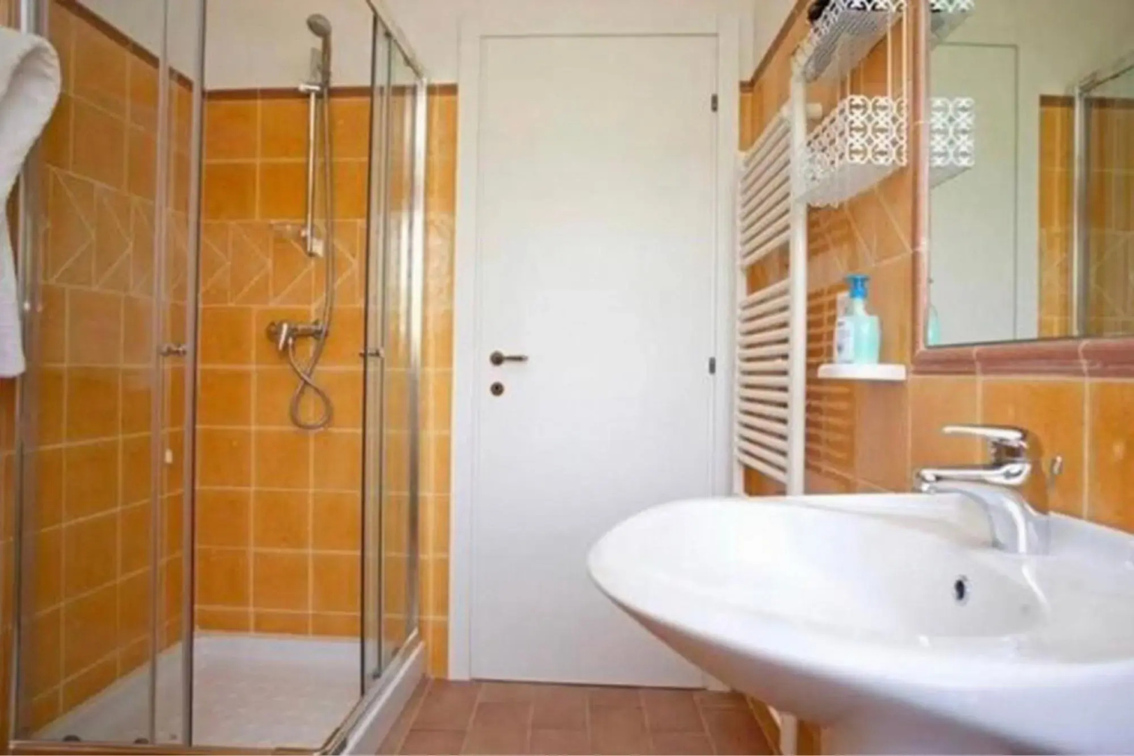 Villa with private pool between the beaches of the Adriatic Sea and the Sibillini National Park-Villa Agave