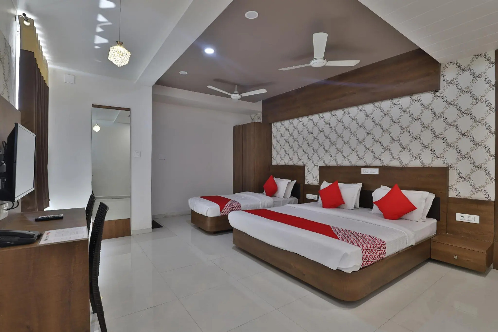 OYO 40092 Hotel Morry'z