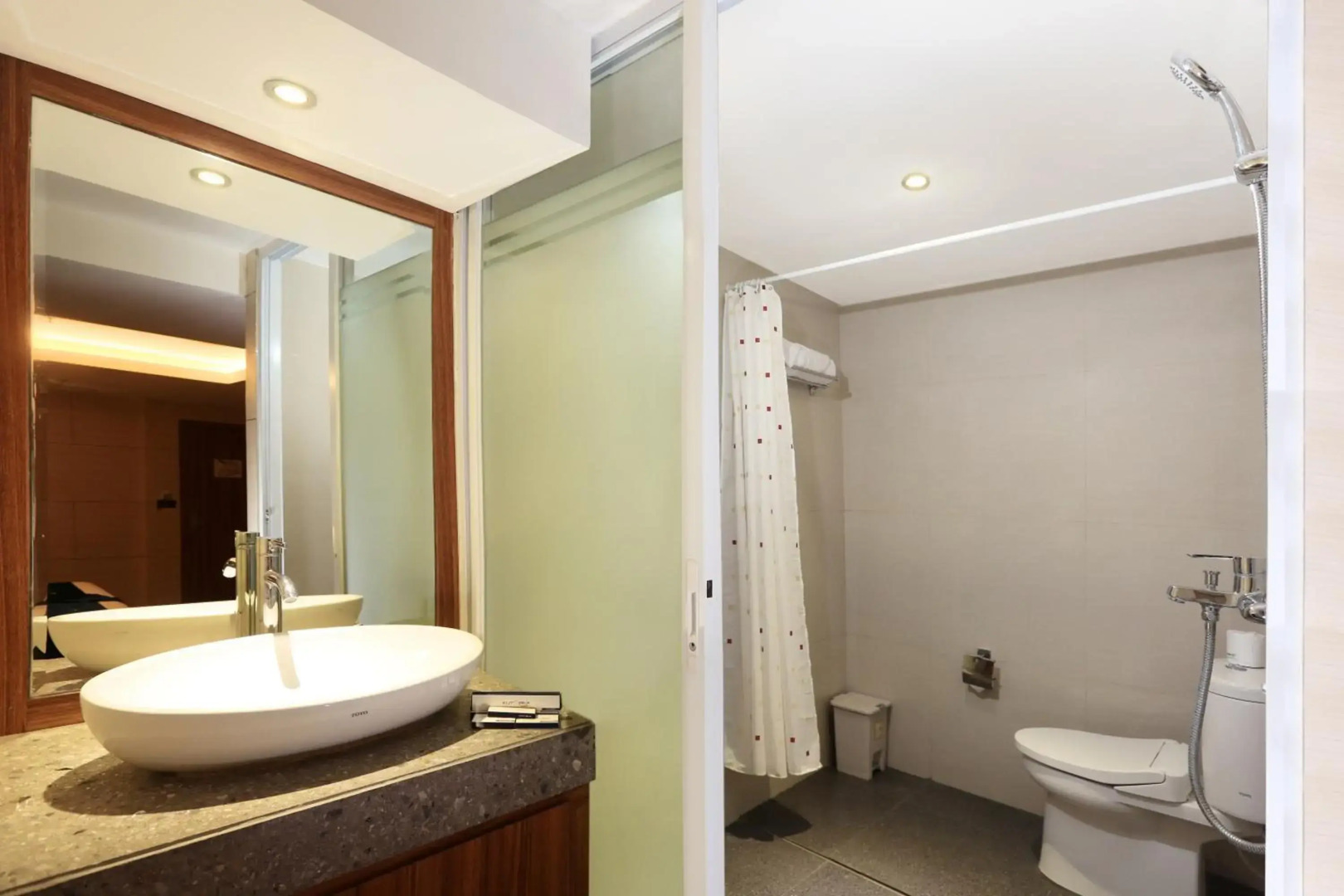 Kutabex Beach Front Hotel