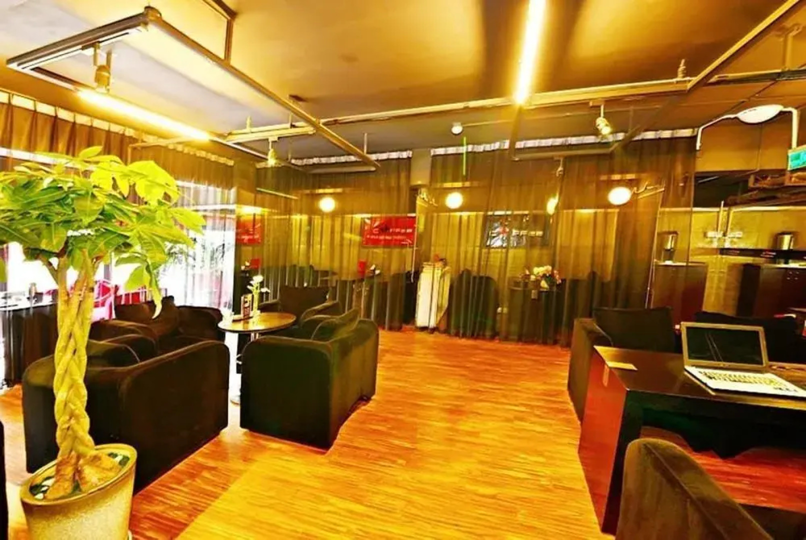 Leshan Celebrity Hotel