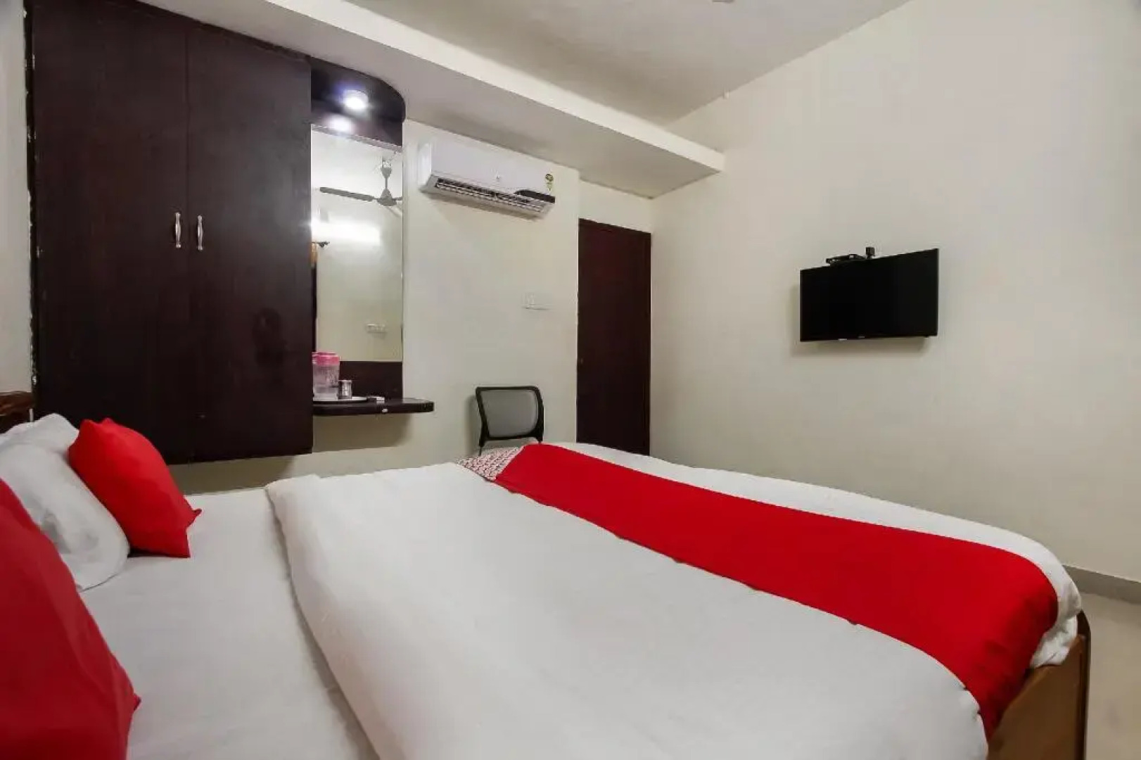 Sophia Inn by OYO Rooms