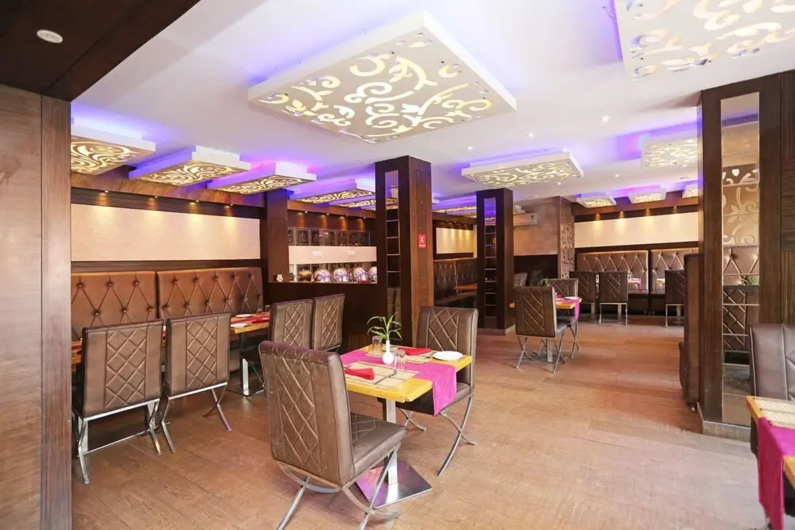 OYO Flagship 172 Forum Mall