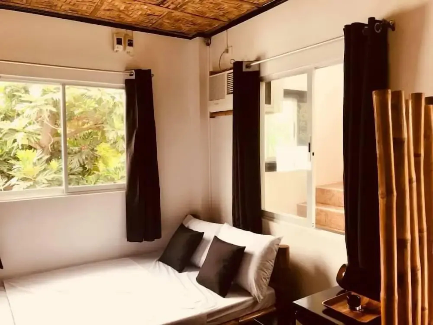 Everyday Sunday Hotel Cafe