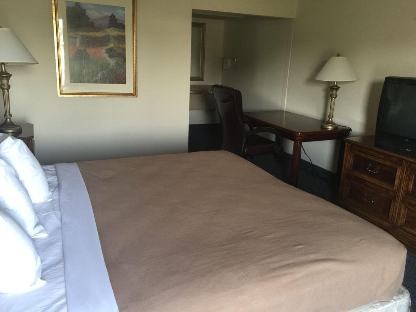 Red Carpet Inn & Suites - Muncie