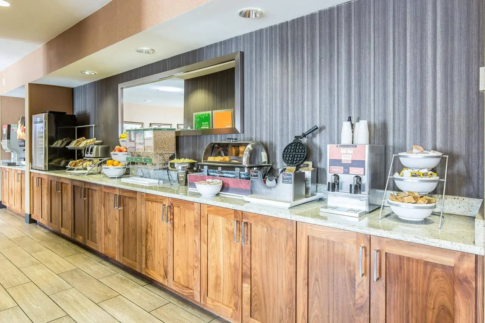 Comfort Inn & Suites Market - Airport