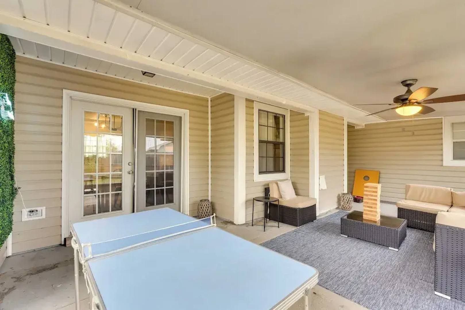 Relaxing Lynn Haven Escape w/ Screened Porch!