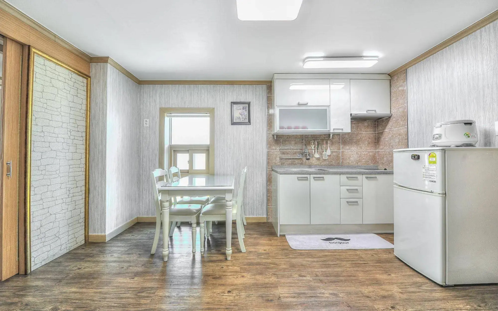 Sokcho Esher House Pension