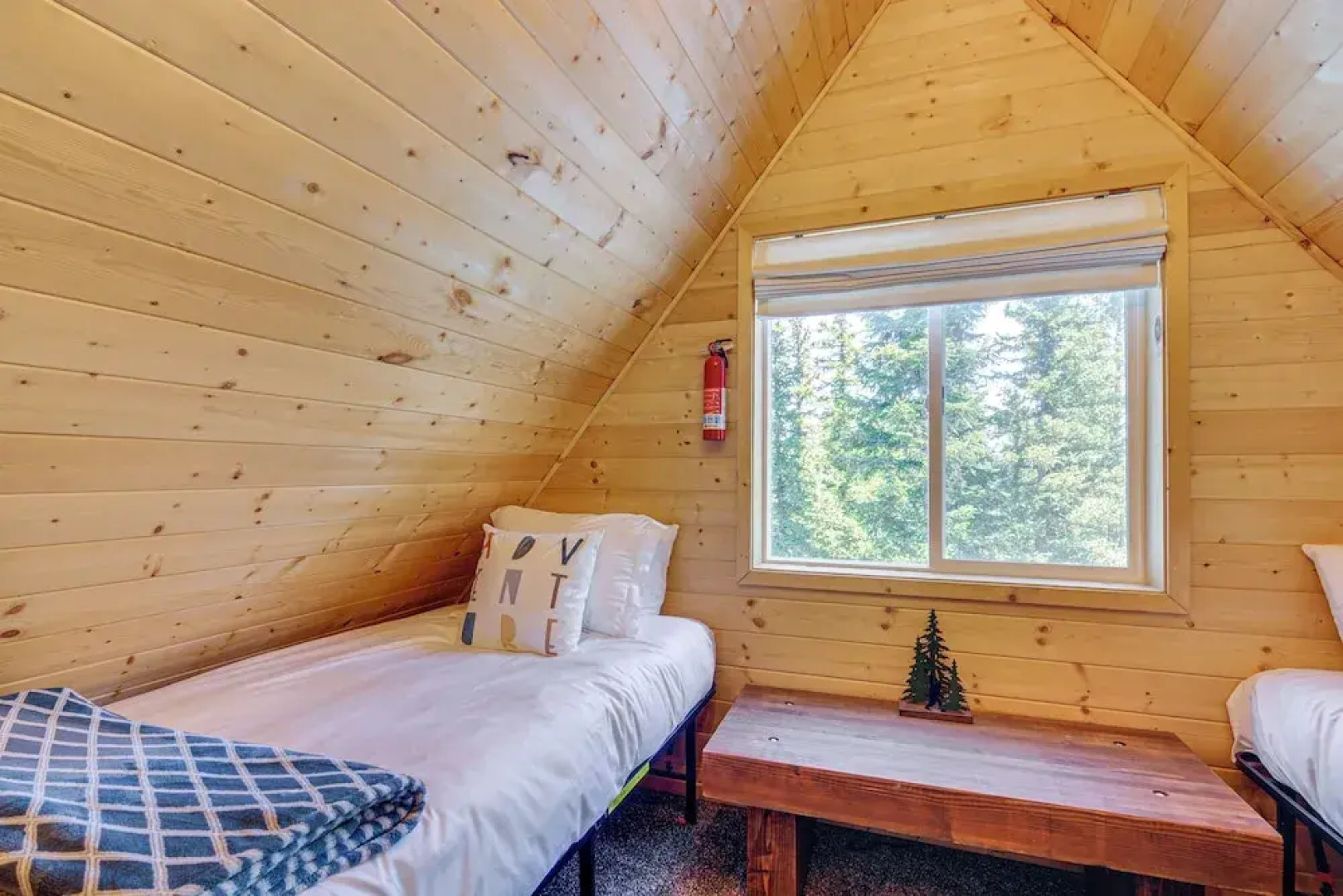 Inviting Utah Cabin w/ Spacious Deck + Fireplace!