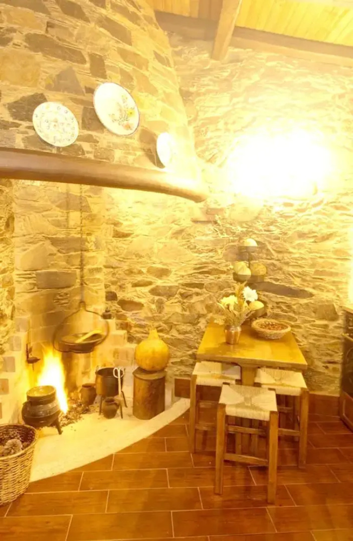 House With 4 Bedrooms in Chã de Alvares, With Enclosed Garden and Wifi Near the Beach