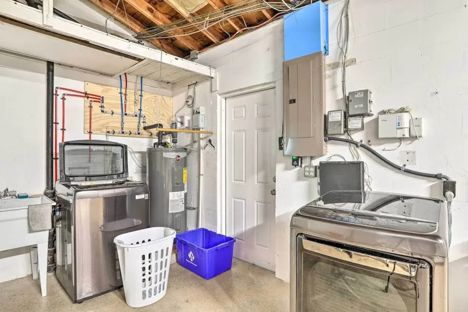 Remodeled St Petersburg Retreat w/ Hot Tub!