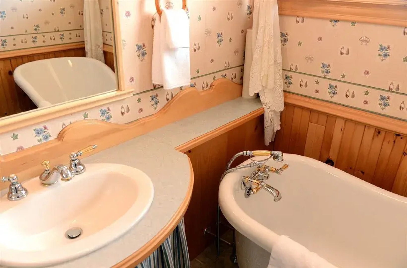 Auberge Les Jardins Inn-Motel Le Brayon & Chalets