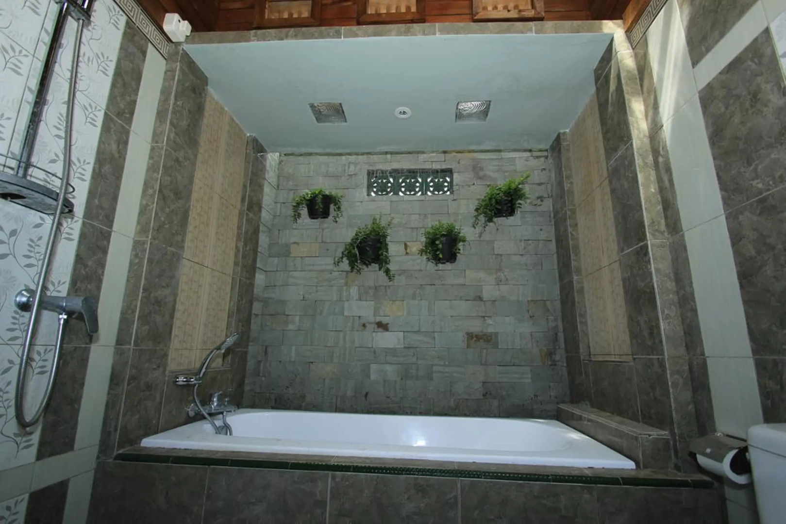 Uma Caming Villas & Gym