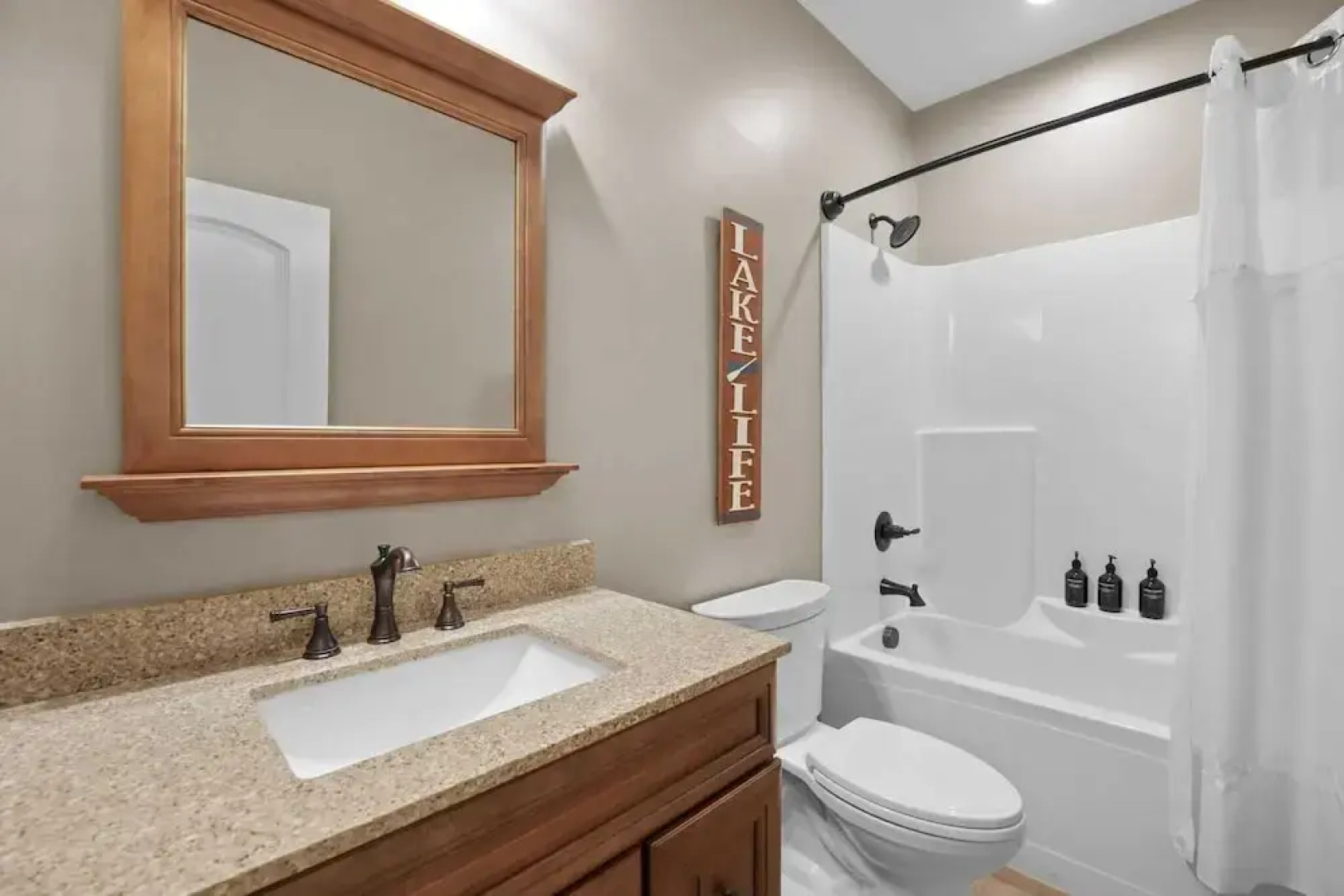 Sleeps 22, Lakefront w/ Private Dock & Pool, 2 Houses Lake Living by Avantstay