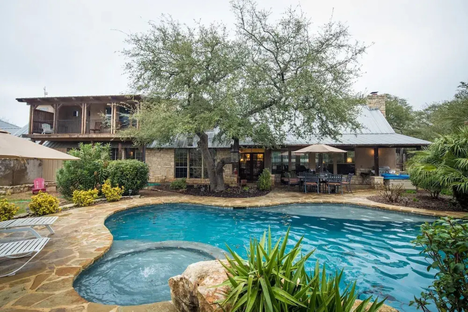 Rock 'n' Wood 4 Bedrooms 3.5 Bathrooms Home