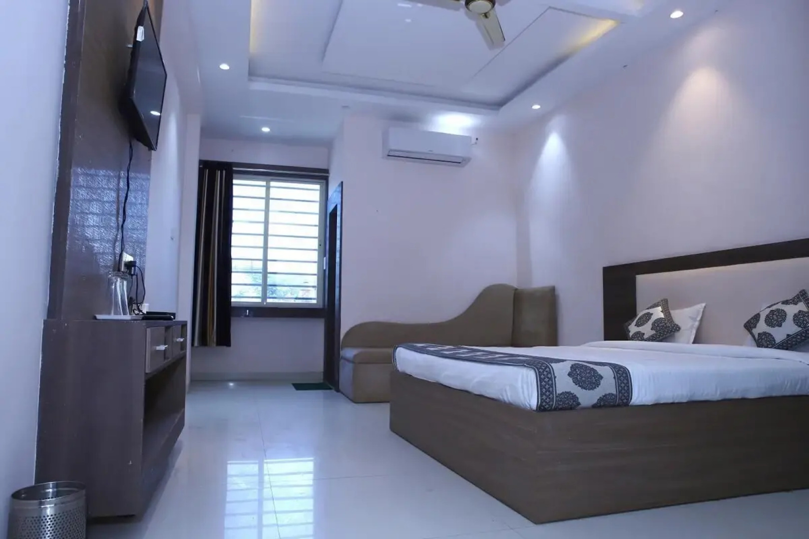 Hotel Tirupati Palace