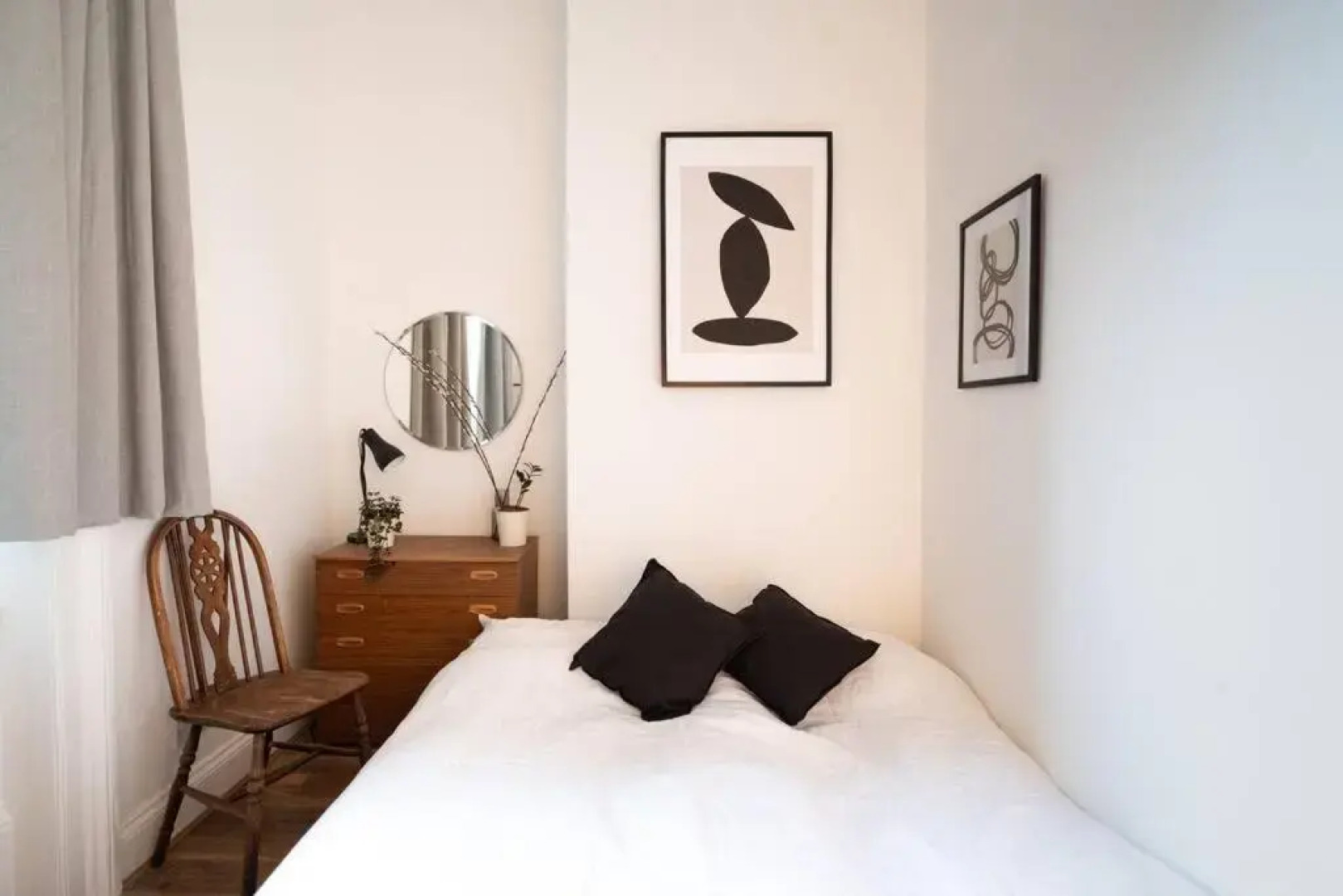 Spacious 2 bedroom sea view flat. Sleeps 6