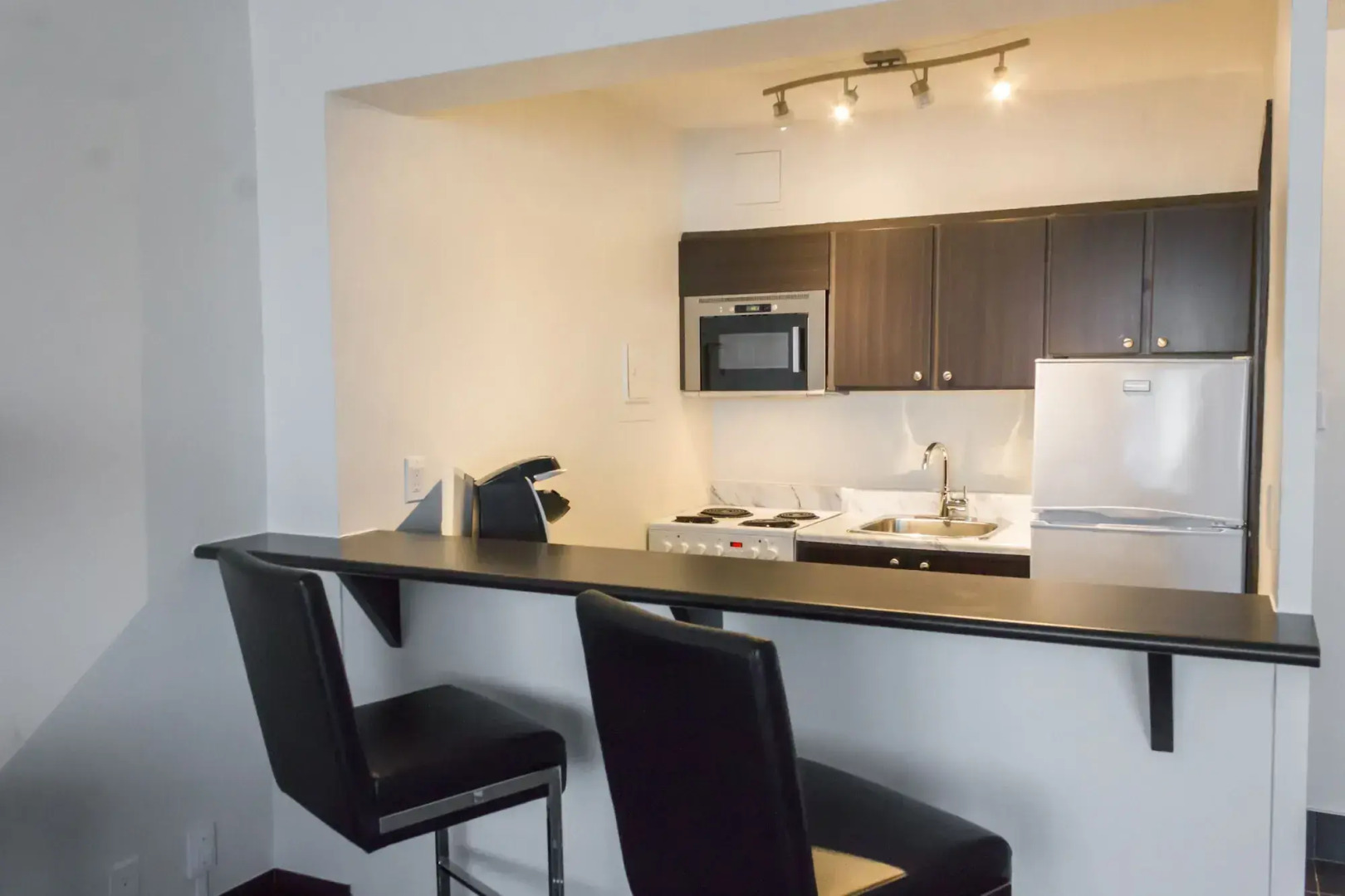 Ottawa Embassy Hotel