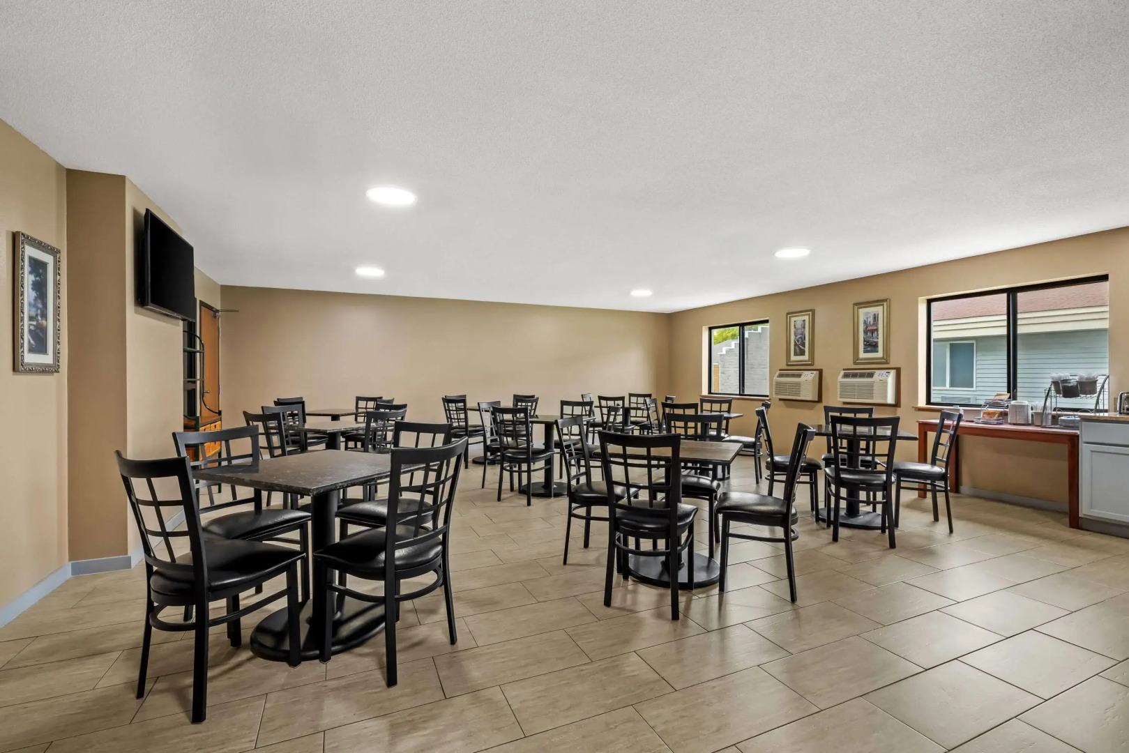 Super 8 by Wyndham La Crosse