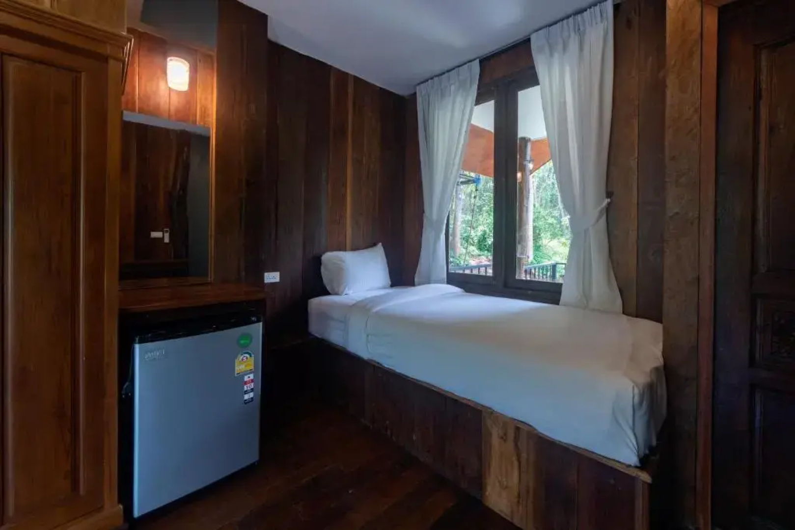 Tawan Riverside - Elephant Resort
