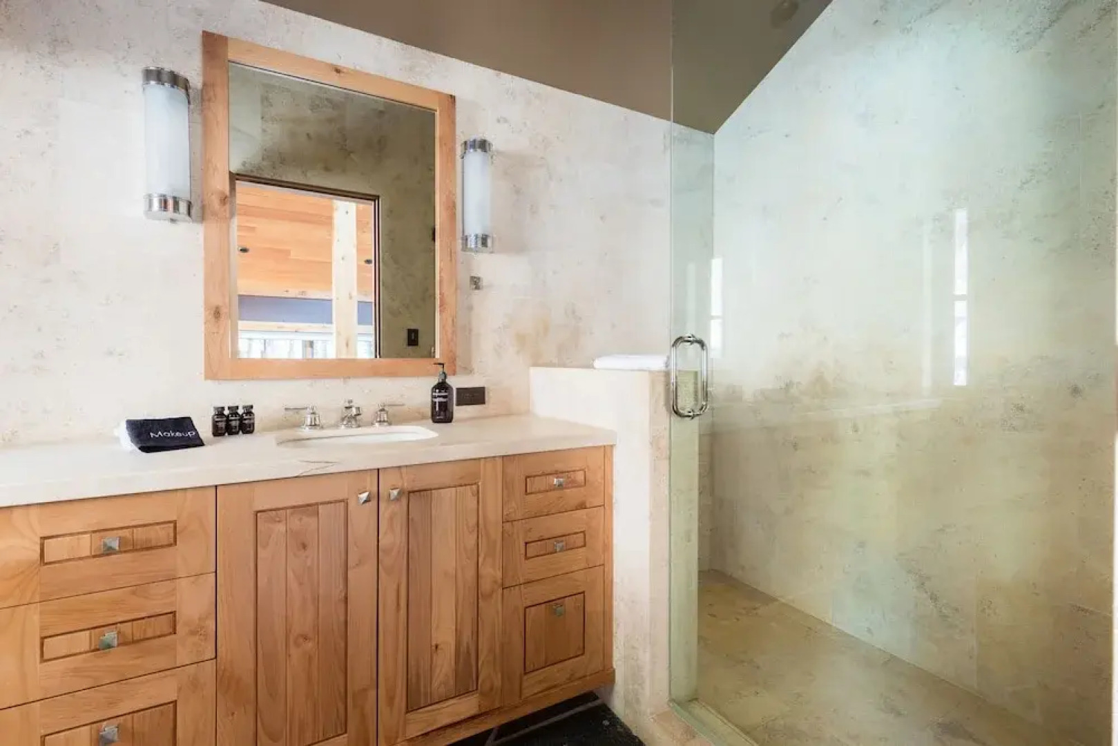 Hunter by AvantStay | Riverfront Cabin w/ Prvt Cottage | 10Mins from Squaw