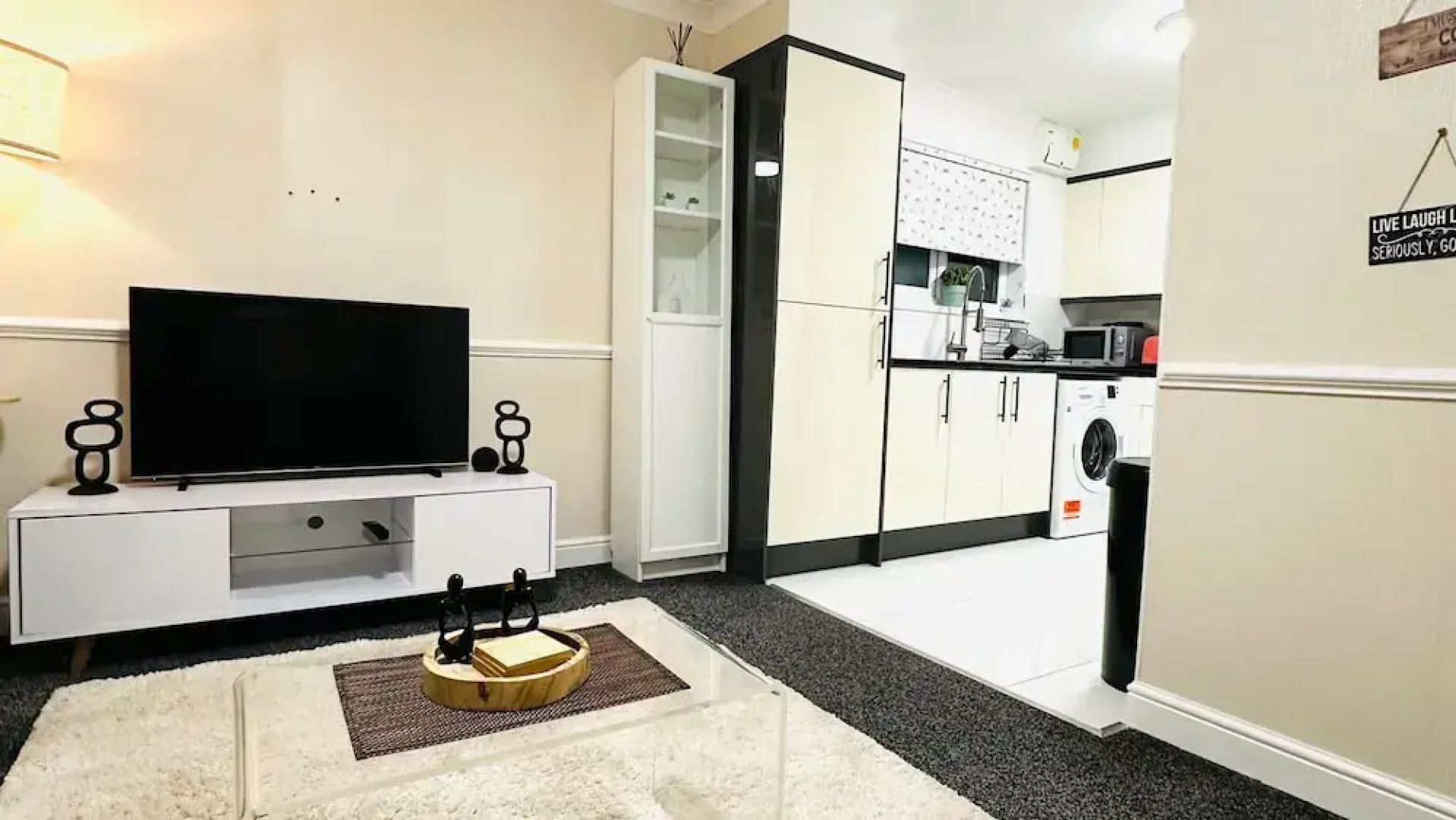 Ibate Apartments - Cozy 2 Bedroom Home