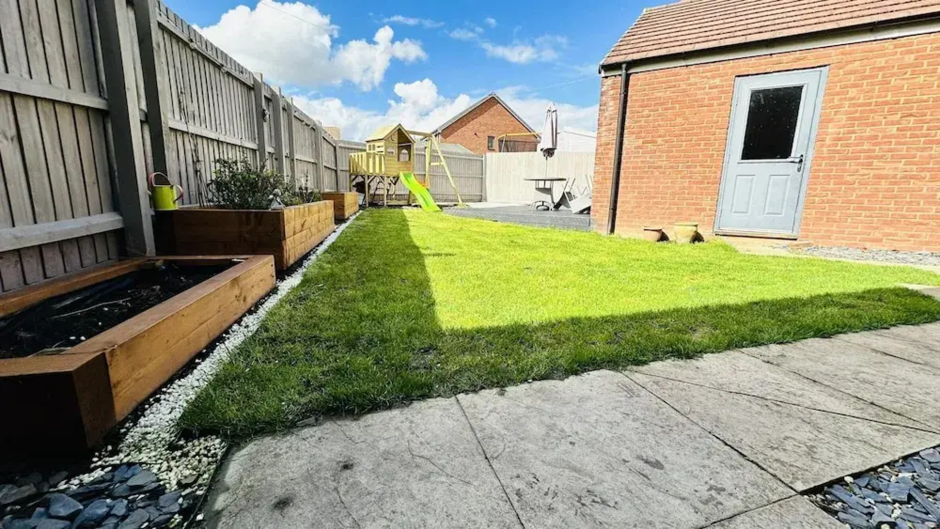 Fantastic, pet Friendly 3 Bedroom House in Bedford