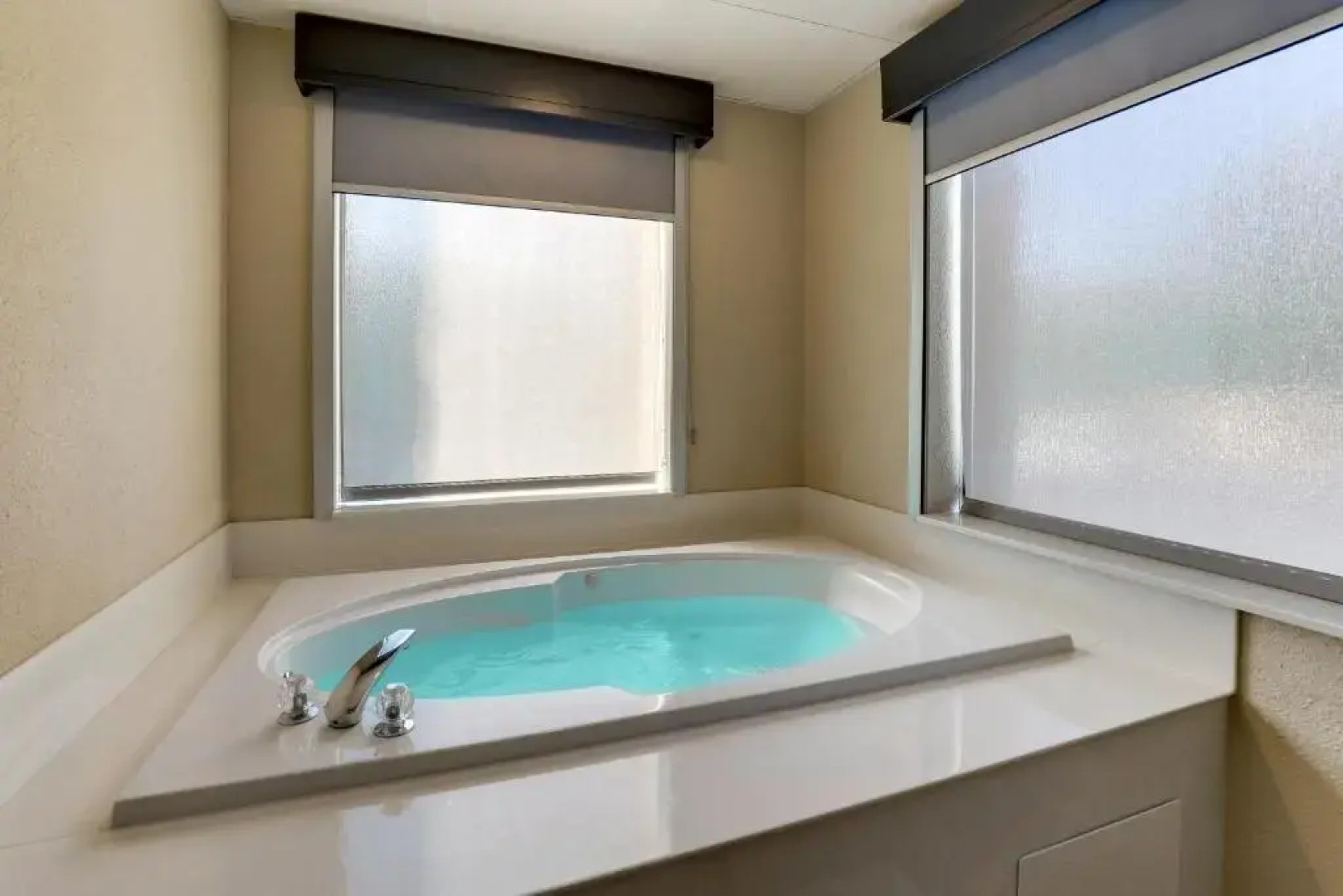 Barrington Hotel & Suites