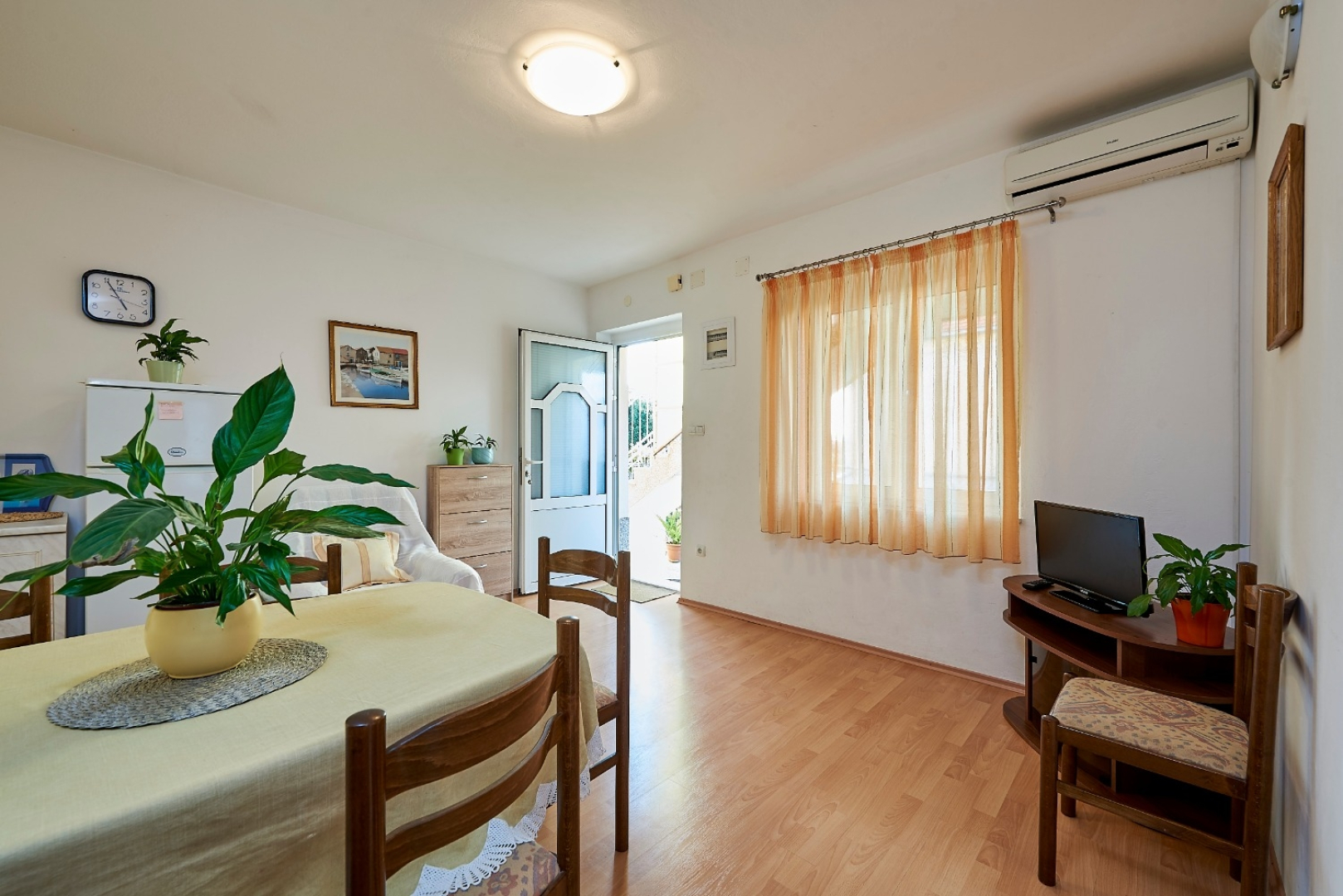 Apartment Ivanka - 200 m from sea: A1 Trogir, Riviera Trogir