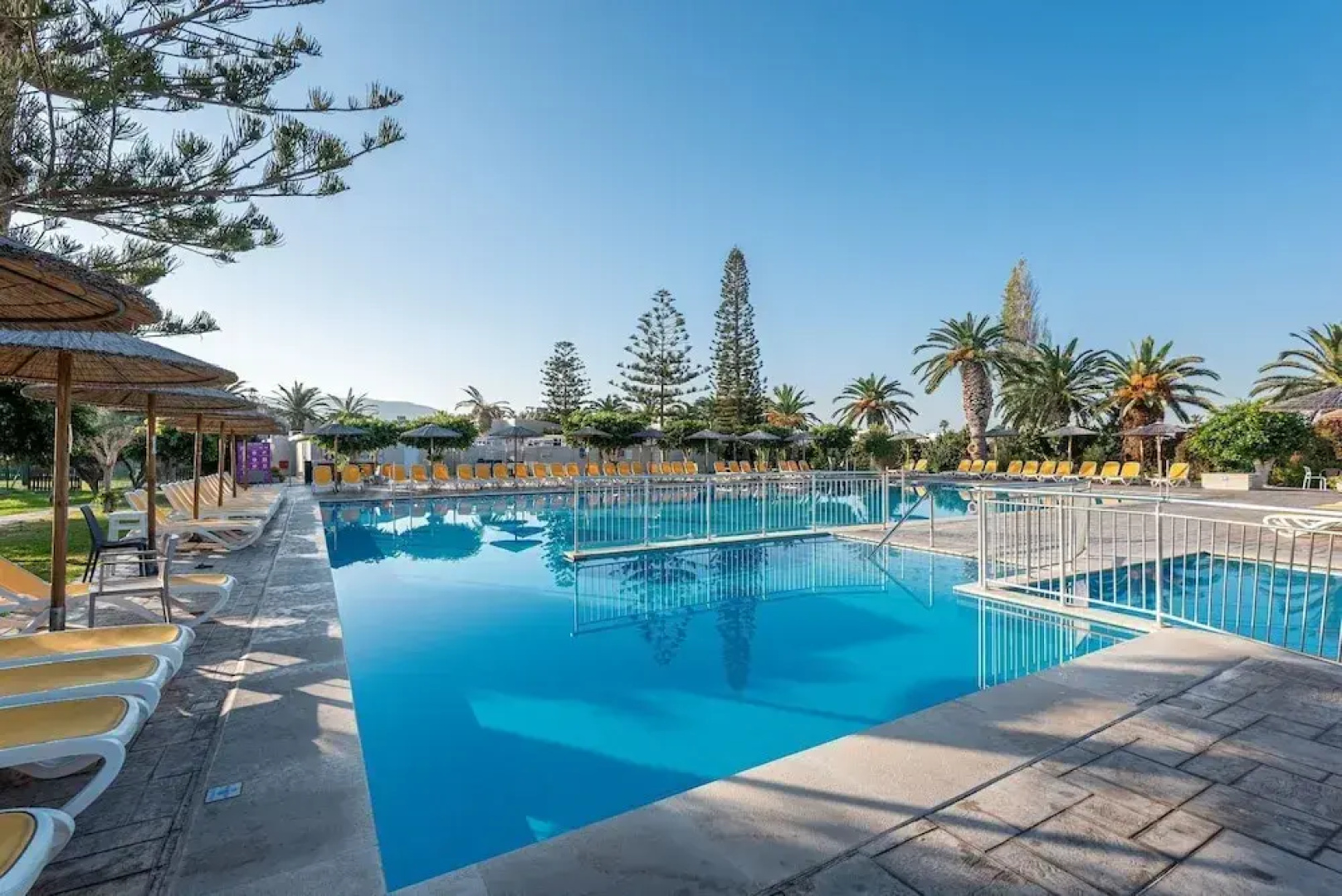 Akti Coast Club