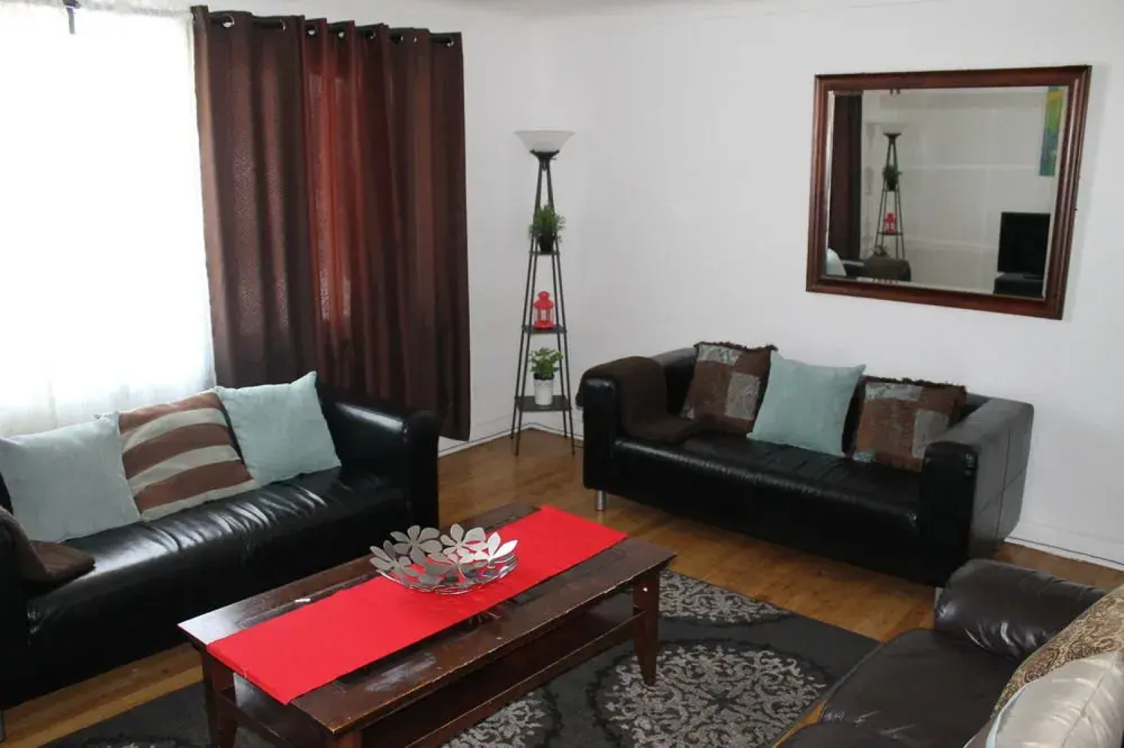Adib Apartments - 840 Woodroffe Ave, Unit 2