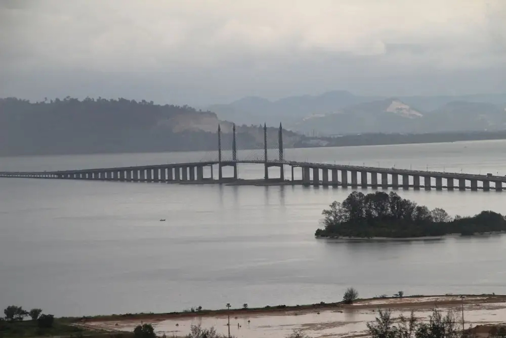 3BdR&2Bth condo Middle of Penang