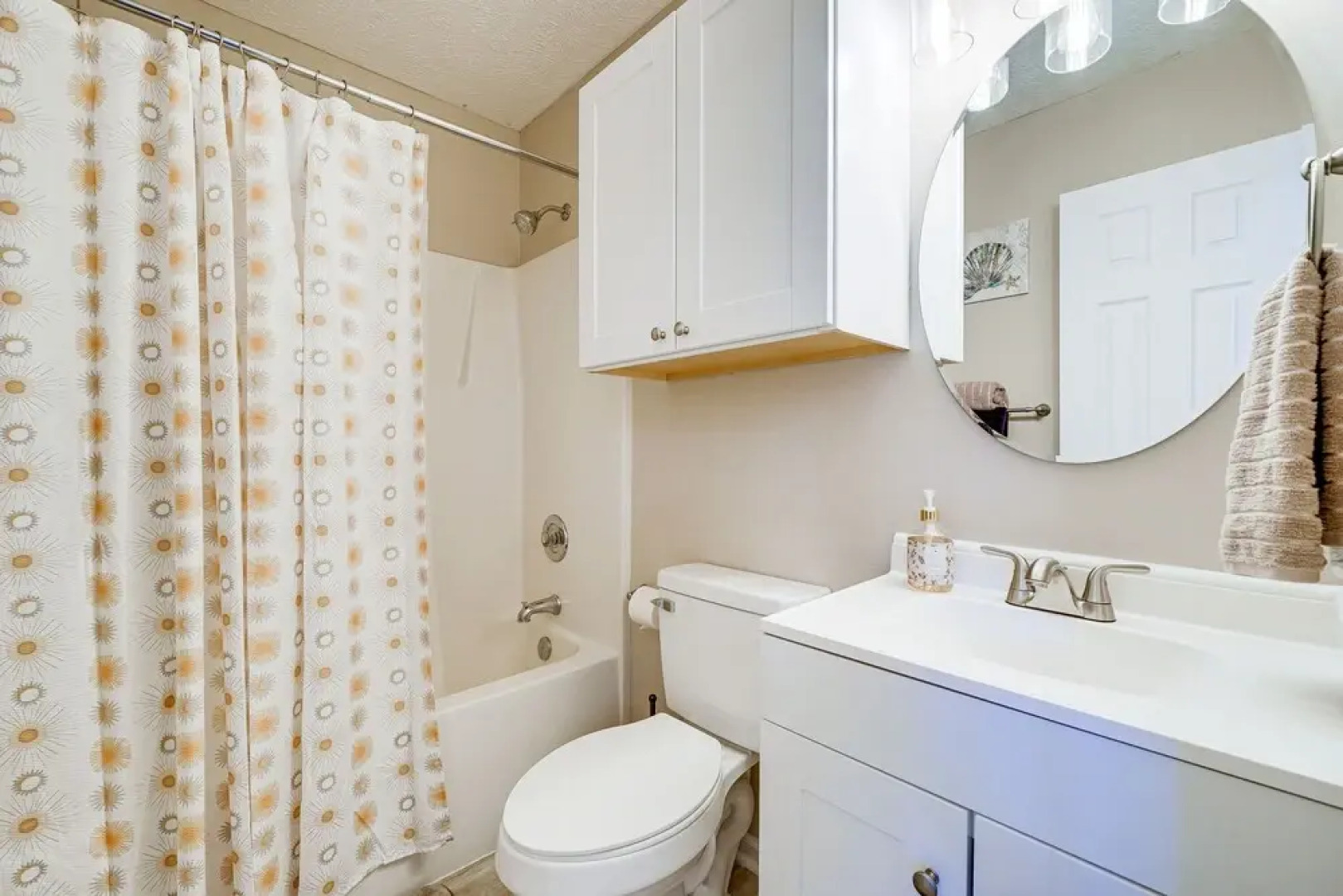 Wilmington Home ~ 7 Mi to Wrightsville Beach!