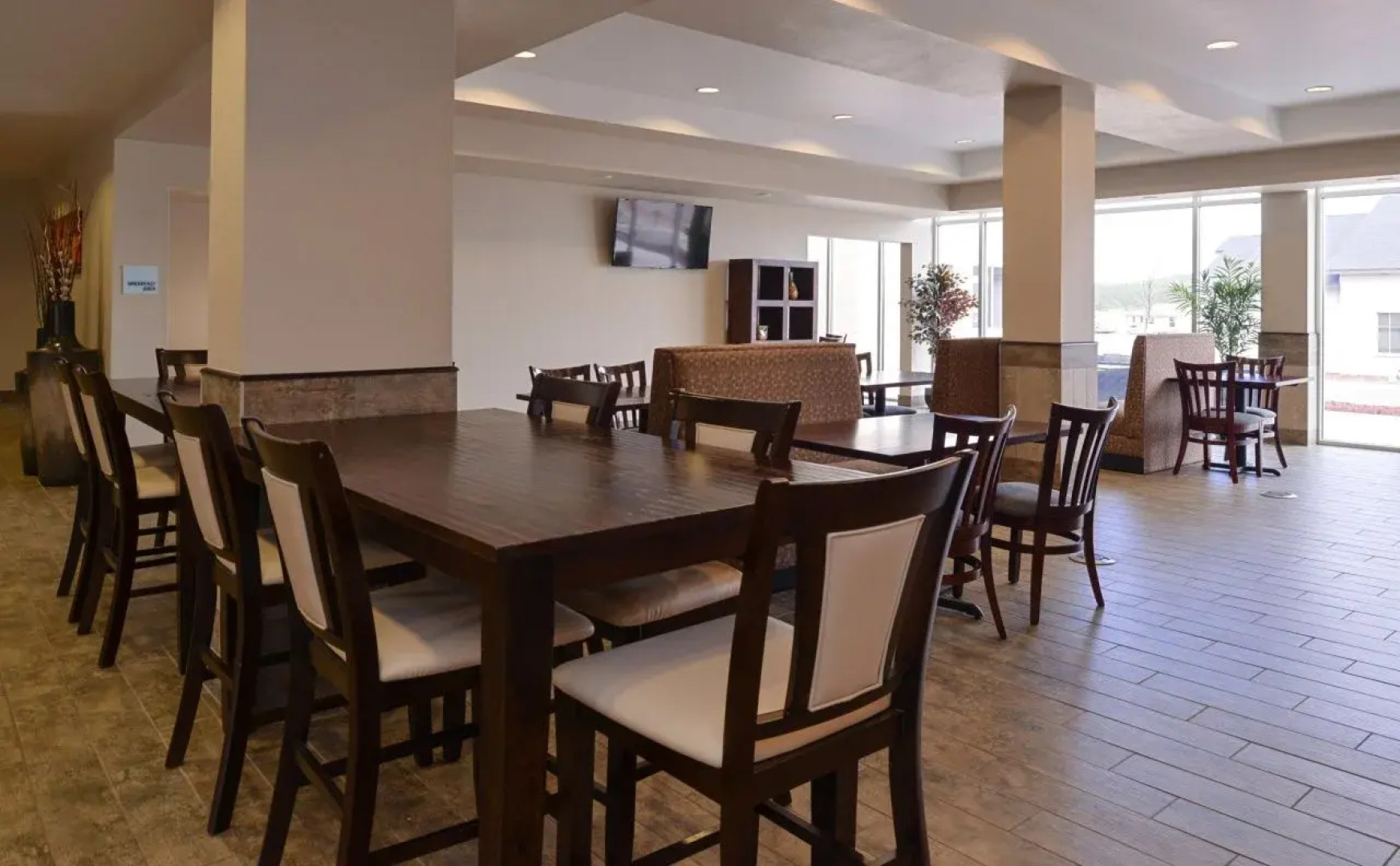 Holiday Inn Express & Suites Williams by IHG