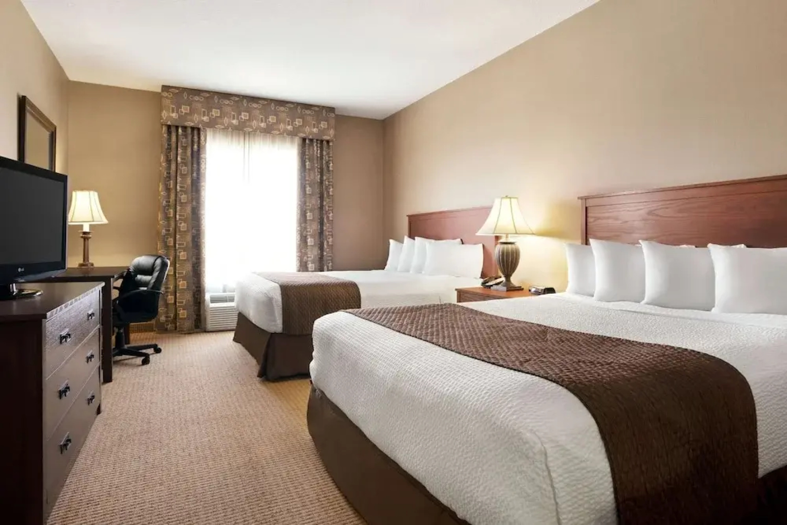 Days Inn & Suites Strathmore