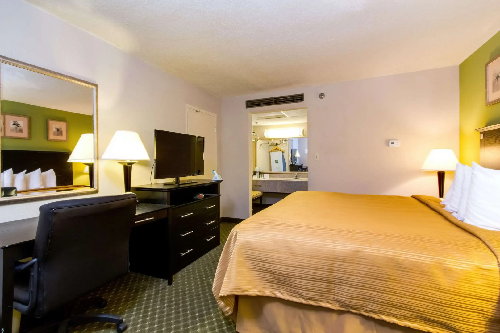 Quality Inn & Suites Moline - Quad Cities
