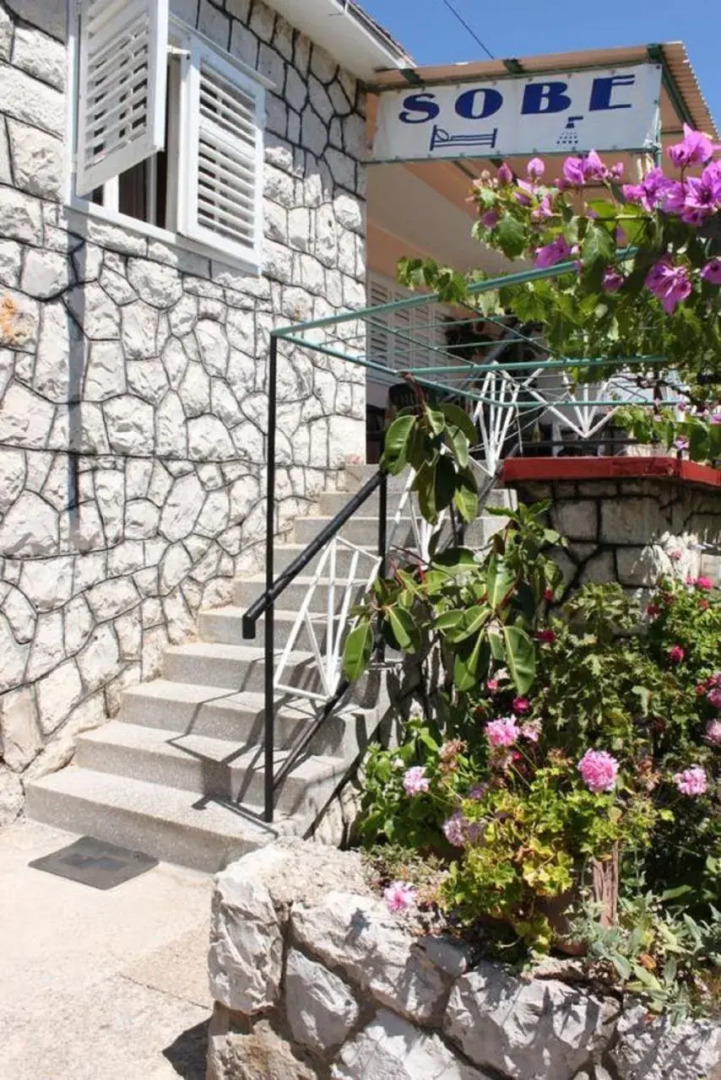 Room Mare - economy rooms: R3 Sucuraj, Island Hvar