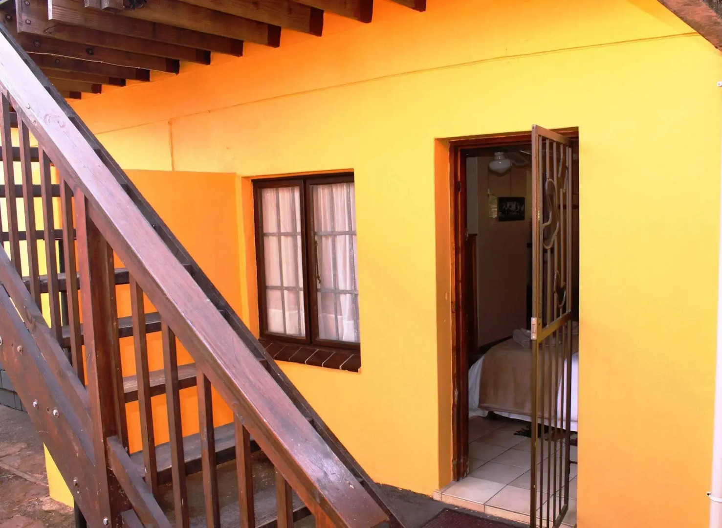 Flintstones Guest House Durban