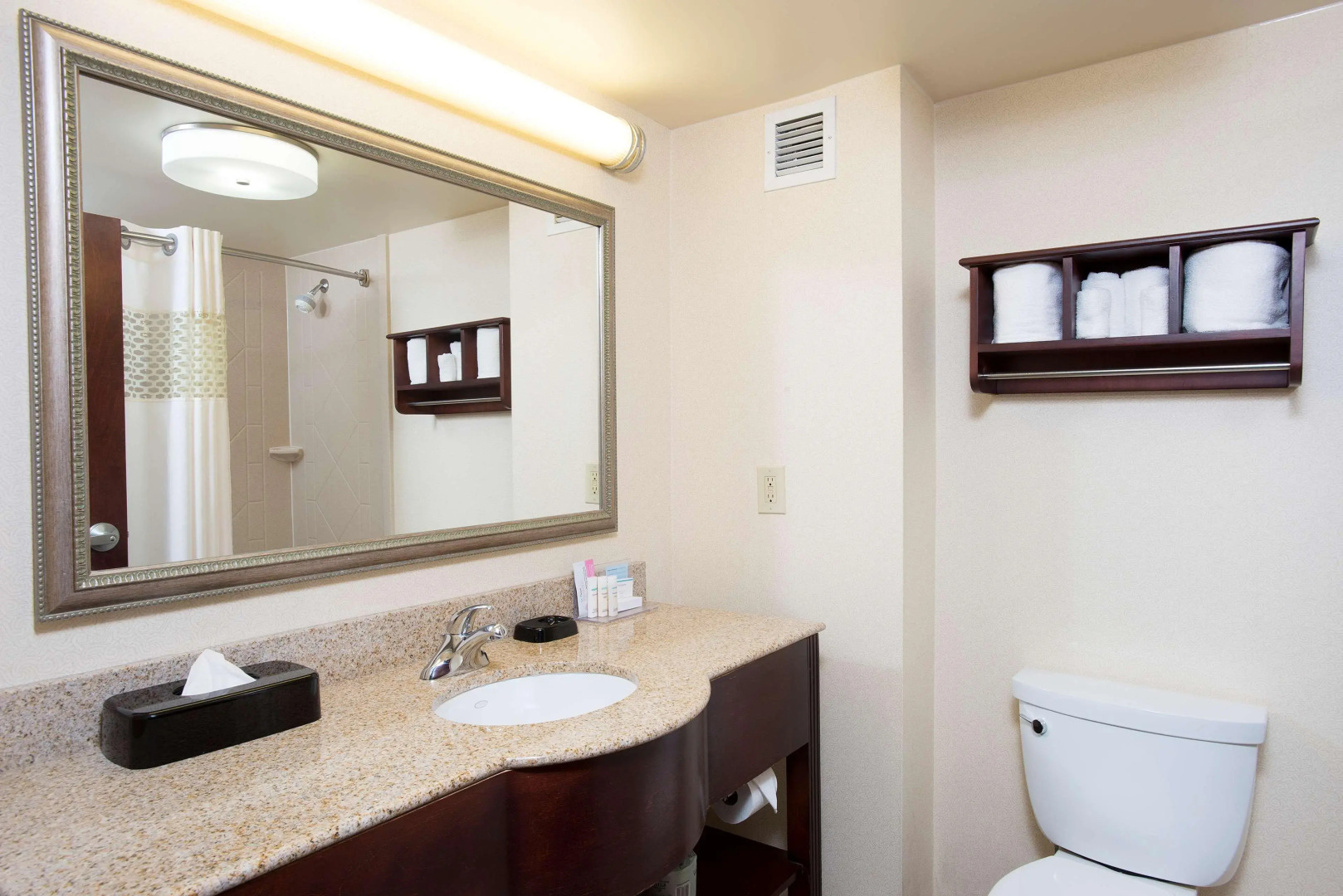 Hampton Inn & Suites Cincinnati-Union Center