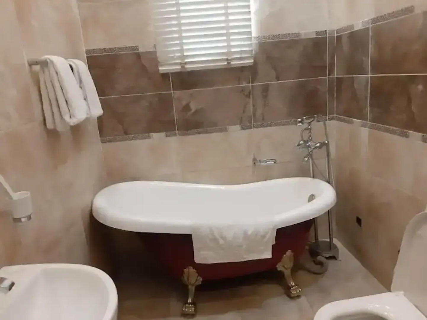 Castle De White House Hotel