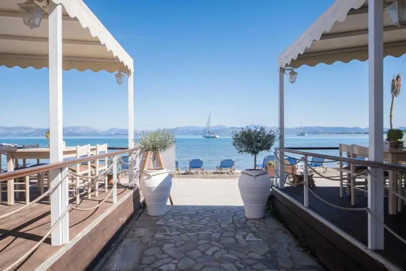 Christina Beachfront Rooms By Hotelius