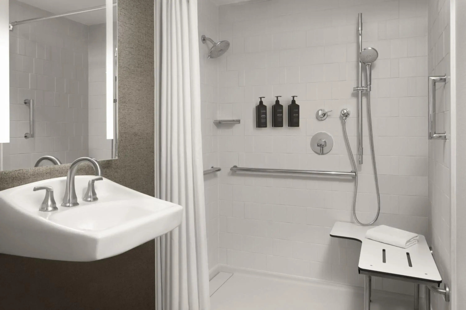 Sheraton Milwaukee Brookfield Hotel