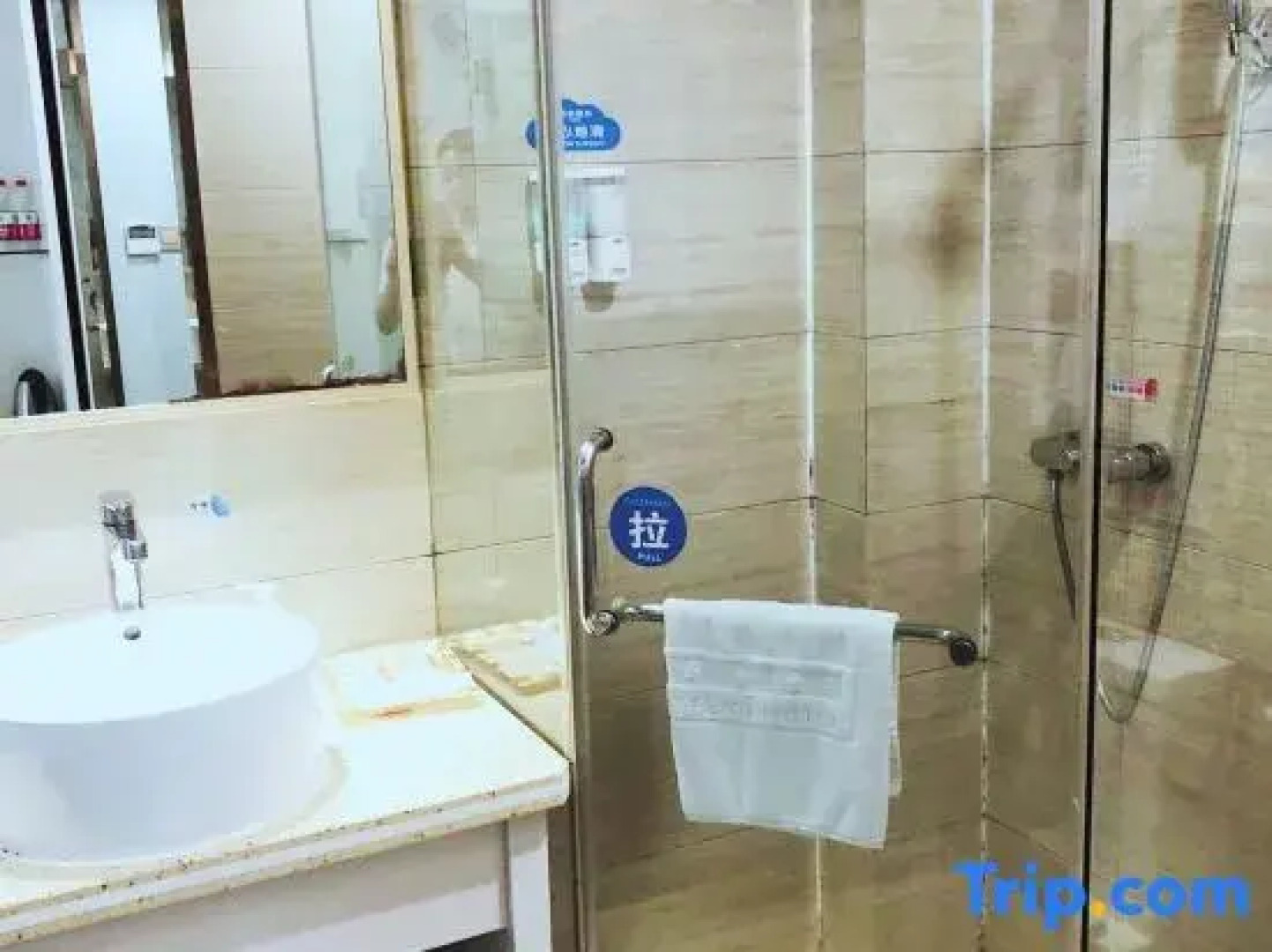Yiwu Defeng Hotel