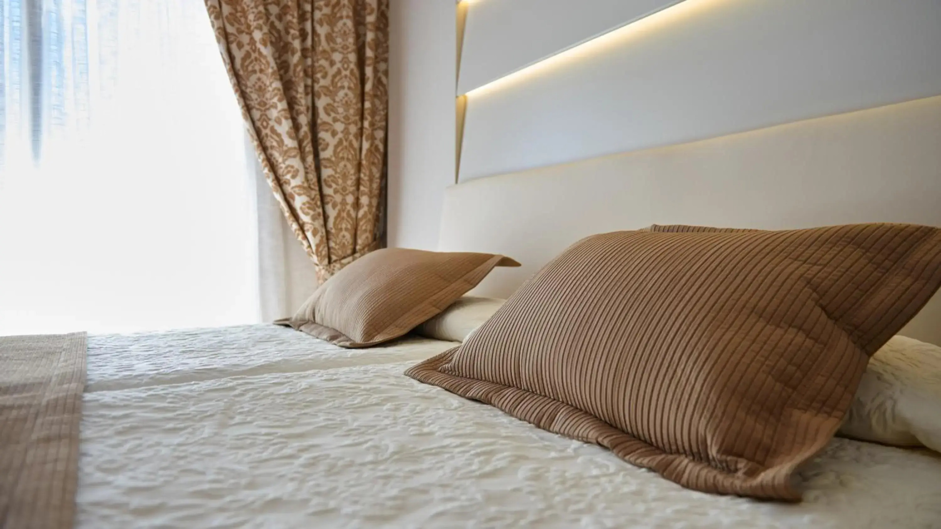 Al Diar Dana Hotel