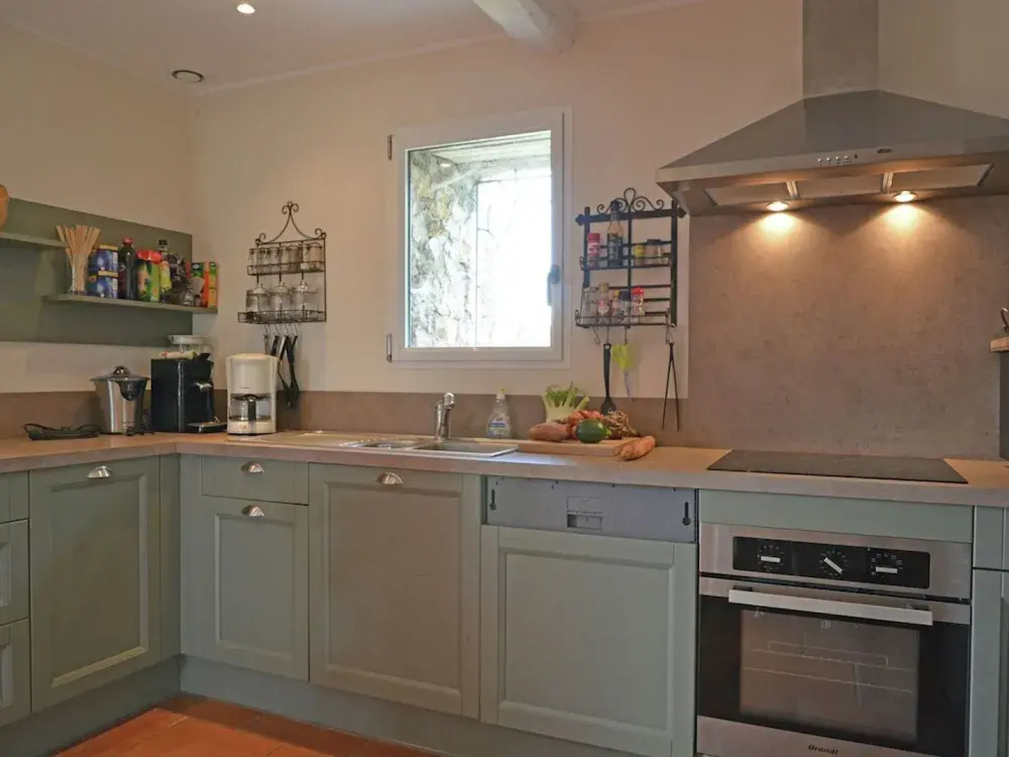 Spectacular Villa in Viols-en-laval With Swimming Pool